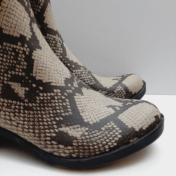 LUCKY BRAND Basel H2O Snakeskin Print Rain Boots Zip-Up Booties Tan Brown Sz 7 M - Picture 3 of 14